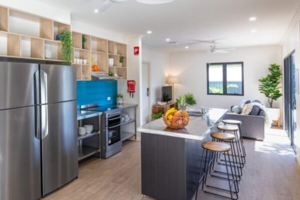 Blue-Reef-House-Kitchen-Wide-Cairns-Kangarooms-Student-Living-800x400-37pz7264vyrp6nj46lktmo