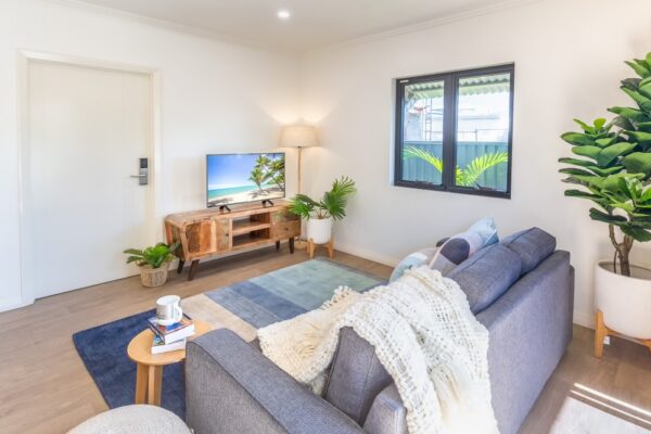 Blue-Reef-House-Living-Room-1-Cairns-Kangarooms-Student-Living-37pz6y5dylpo93n7uvnu9s